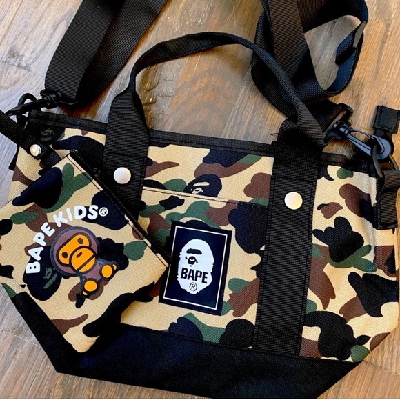 Bundle of A Bathing Ape Bags Bape Camo mini tote and Bape card holder - Picture 2 of 8